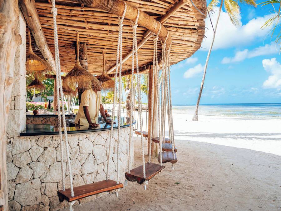 2 bars/lounges, poolside bar