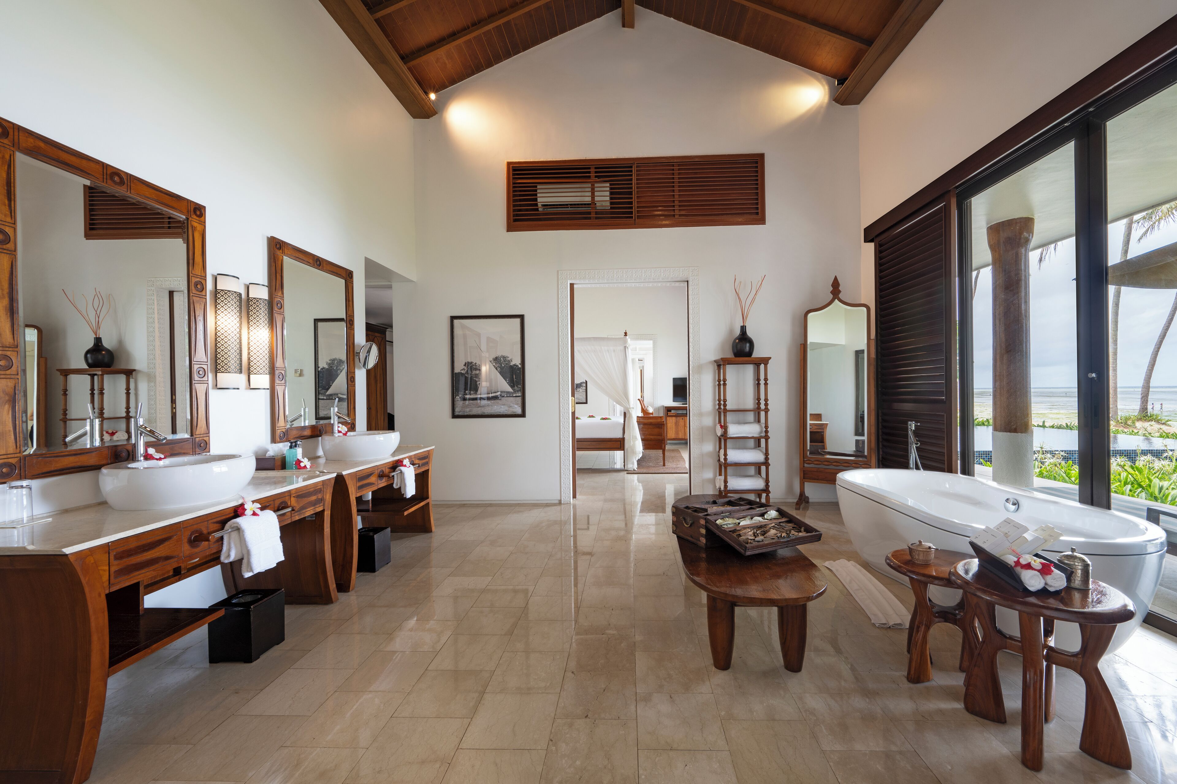 presidential villa (pool) | minibar, in-room safe, desk, blackout curtains