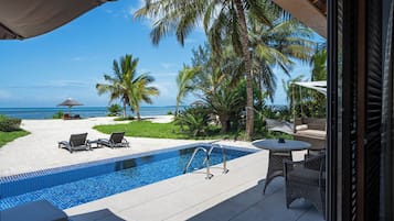 Luxury Ocean Front Pool Villa | 1 phòng ngủ, minibar, két bảo mật tại phòng, bàn