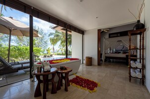 Prestige Ocean Front Pool Villa | 1 quarto, frigobar, cofres nos quartos, escrivaninha