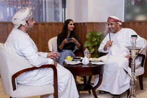 Petit déjeuner, déjeuner et dîner servis sur place