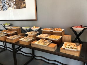 Se sirven desayunos, comidas y cenas