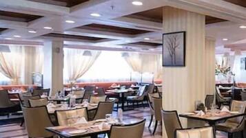 Café da manhã, almoço e jantar