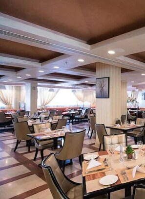 Breakfast, lunch and dinner served - Garden Hotel (Muscat)