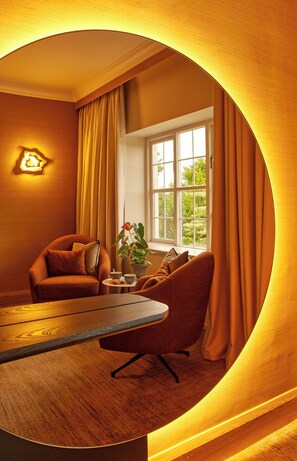 Dobbeltrom – superior, hageutsikt | Safe på rommet, lydisolert, strykejern/-brett og wi-fi (inkludert)