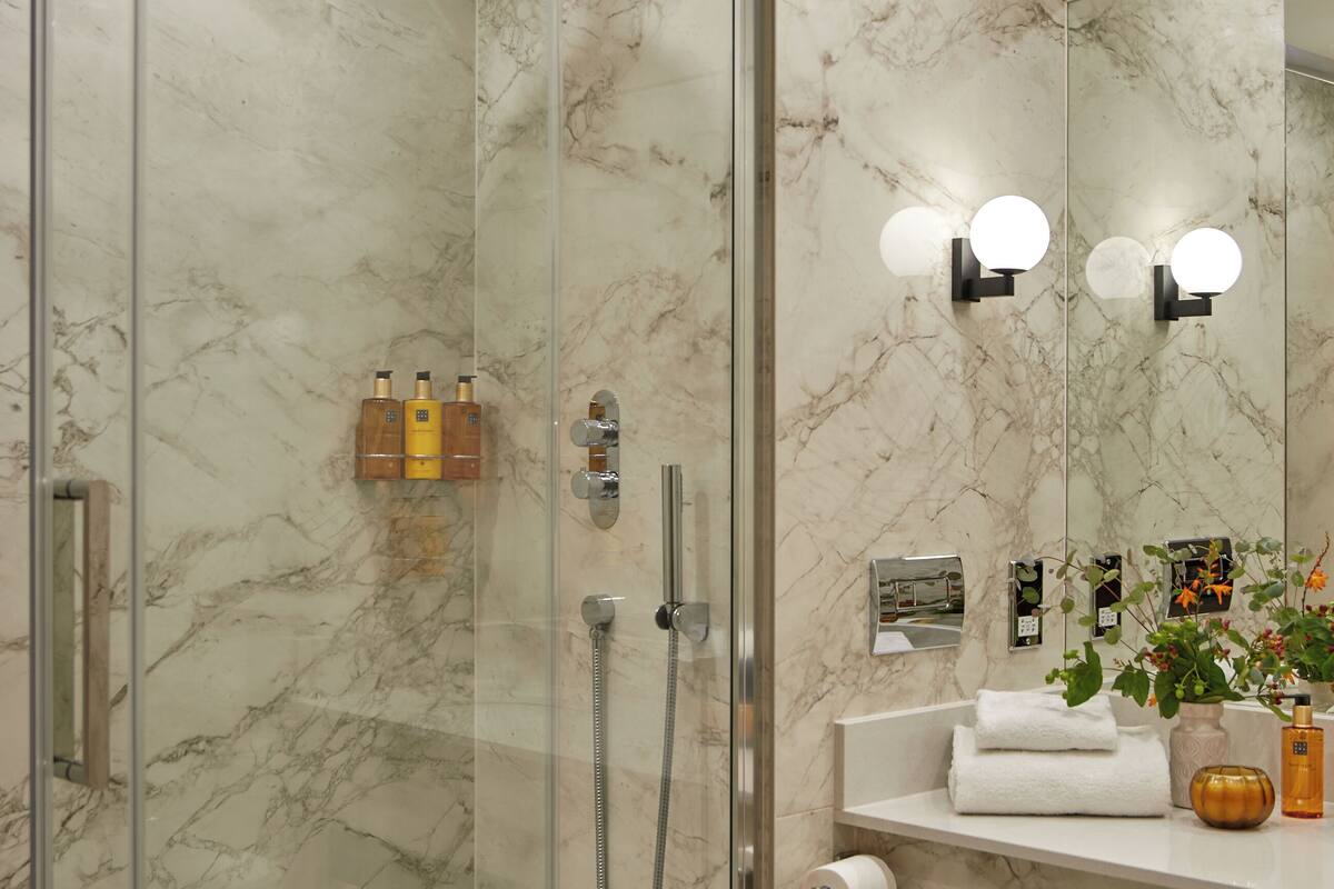 hair dryer, towels, soap, shampoo