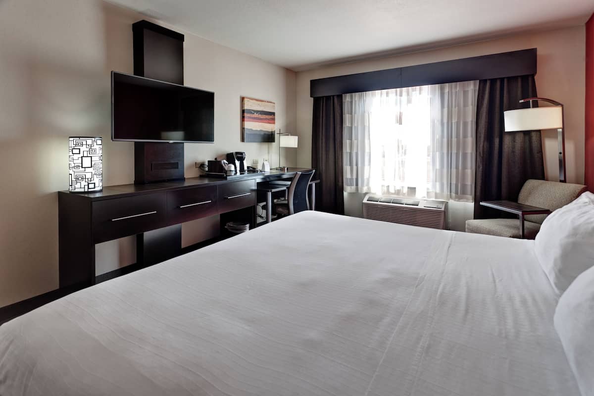 In-room safe, desk, iron/ironing board, free WiFi