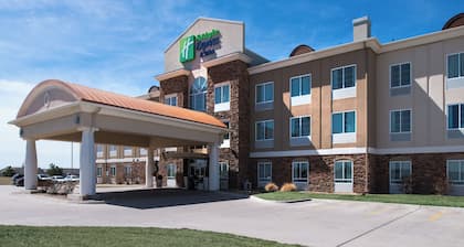 Holiday Inn Express & Suites Wichita Northwest by IHG