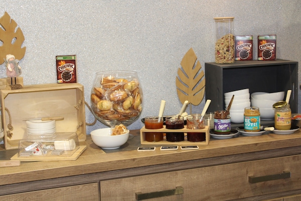 Frokostbuffé hver dag (EUR 11 per person)