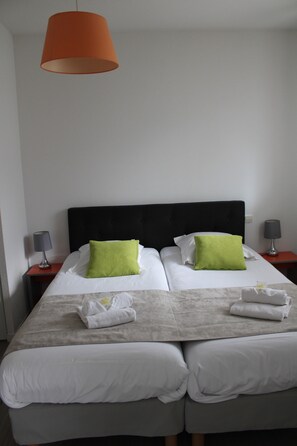 Apartamento Confort, 1 habitación, cocina básica | 1 dormitorio, escritorio, sistema de insonorización