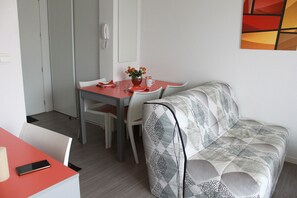 Comfort Apartment, 1 Bedroom, Kitchenette | Living area | Flat-screen TV - Résidence Citylodge du Campus (Niort)