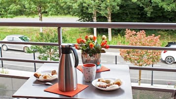 Comfort-Apartment, 1 Schlafzimmer, Kochnische | Blick auf den Garten