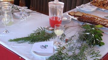 3 restaurants servant le petit déjeuner