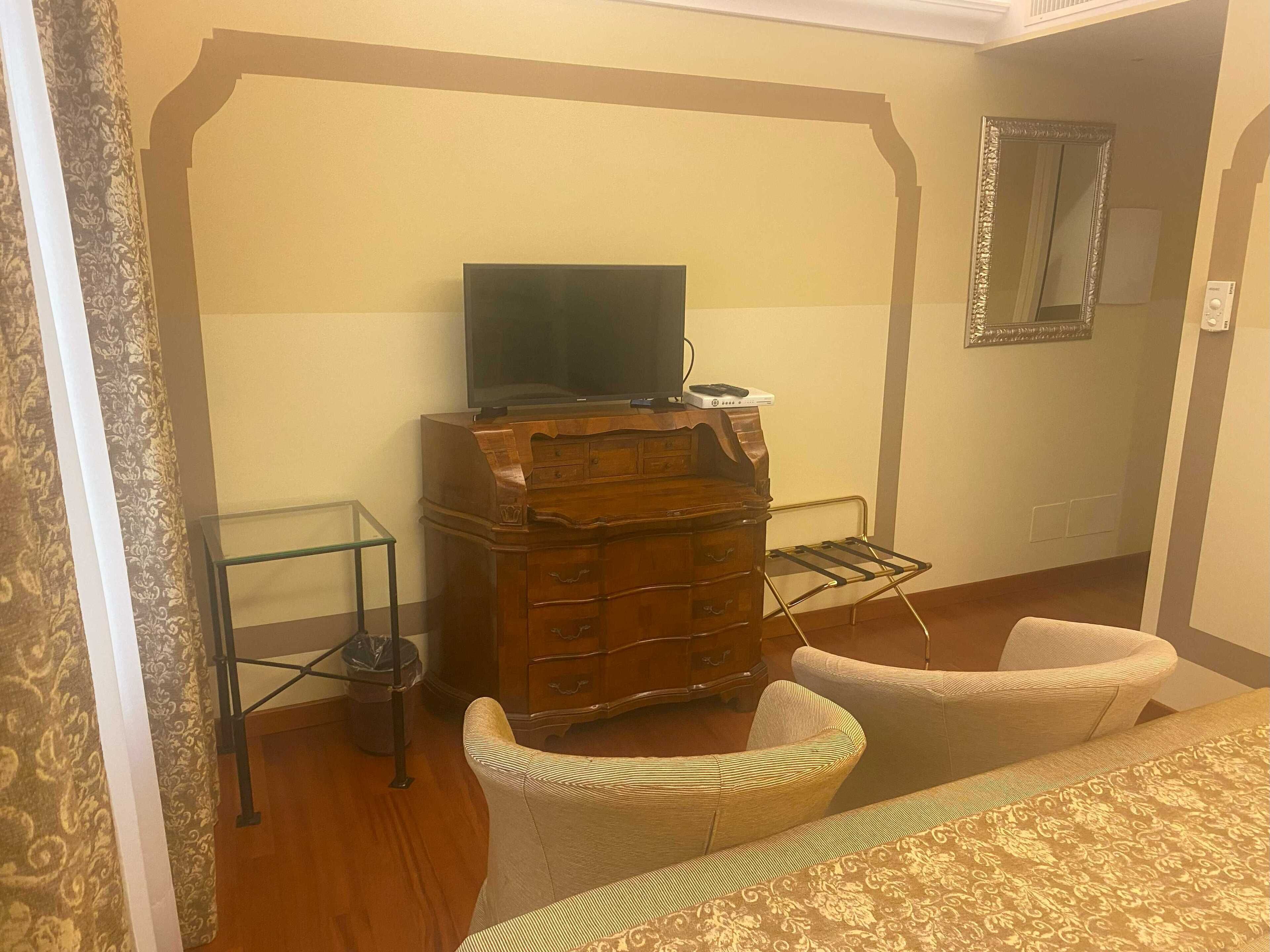 basic room | hypo-allergenic bedding, down duvets, free minibar items, in-room safe