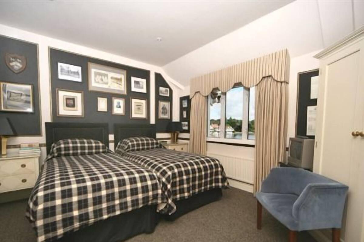 Cambridge - Twin Ensuite Riverview