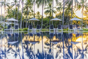 2 piscinas al aire libre, sillones reclinables de piscina