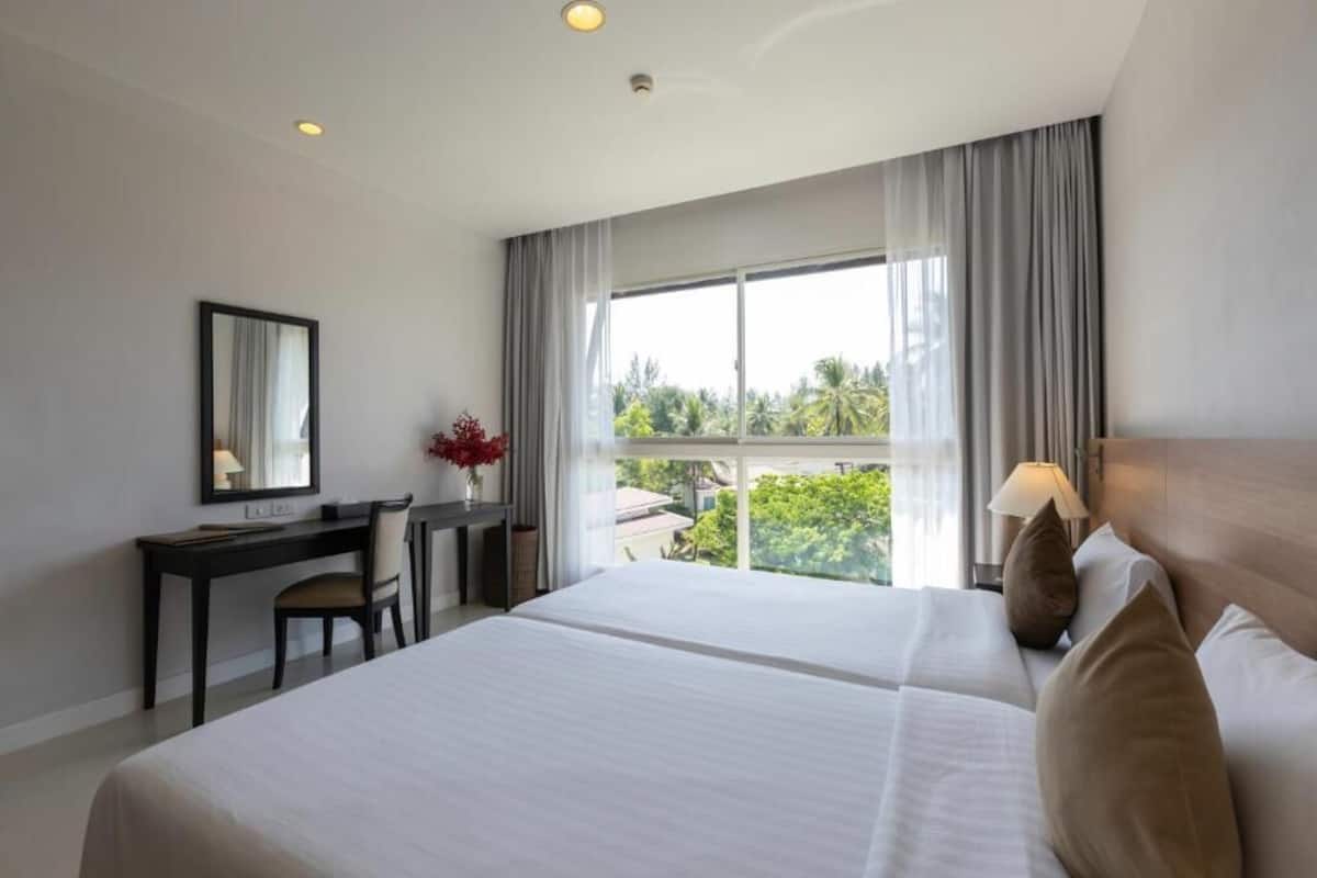 1 bedroom, in-room safe, desk, blackout curtains