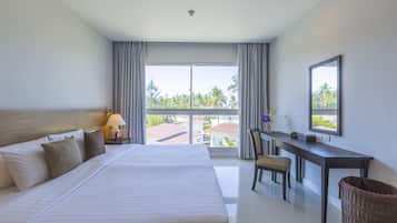 Suite | 1 bedroom, in-room safe, desk, blackout curtains