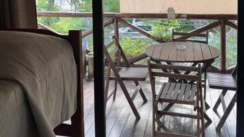 Superior Studio, 1 Bedroom, Non Smoking, Courtyard View | Terrace/patio