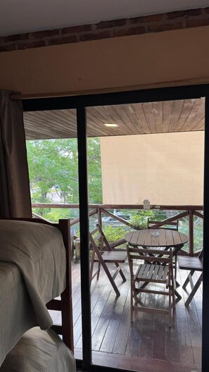 Estudio superior, 1 habitación, no fumadores, vistas al patio | Terraza o patio