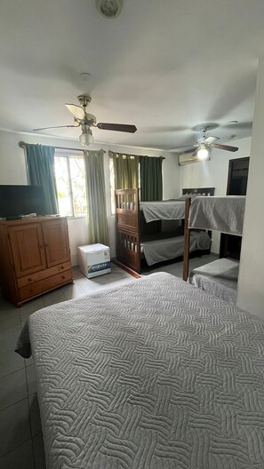Kamar Double atau Twin Keluarga | 8 kamar tidur, selimut bulu angsa, minibar, dan didekorasi berbeda-beda