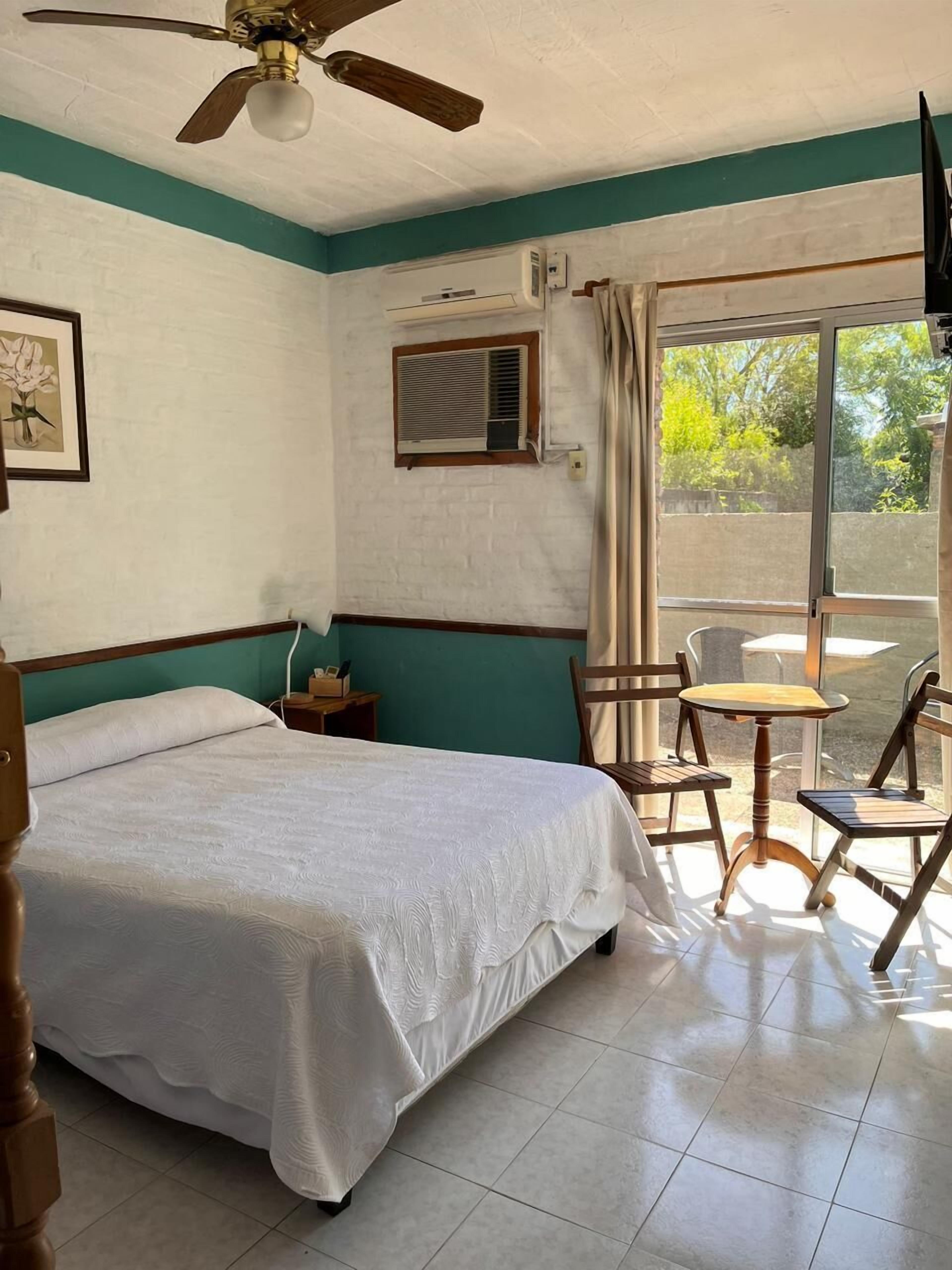 8 slaapkamers, donsdekens, een minibar, individueel gedecoreerd