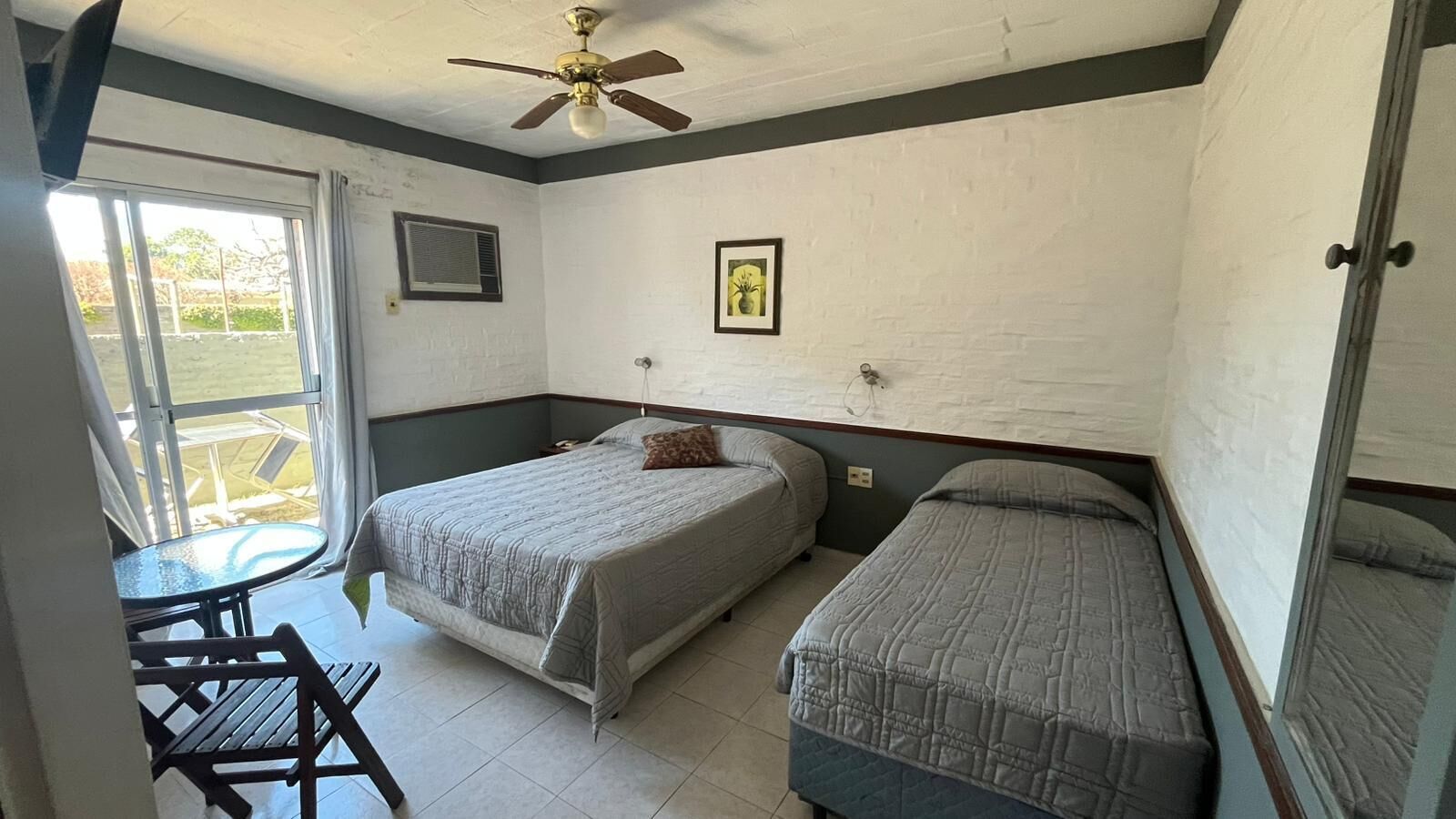 8 間臥室、羽絨被、迷你吧、獨特裝潢