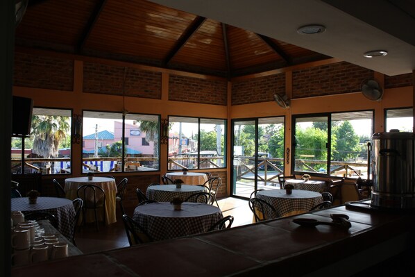 Breakfast, lunch, dinner served; garden views