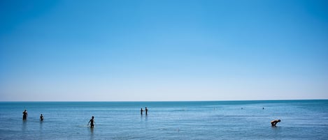 Plage privée, navette gratuite vers la plage, chaises longues, parasols