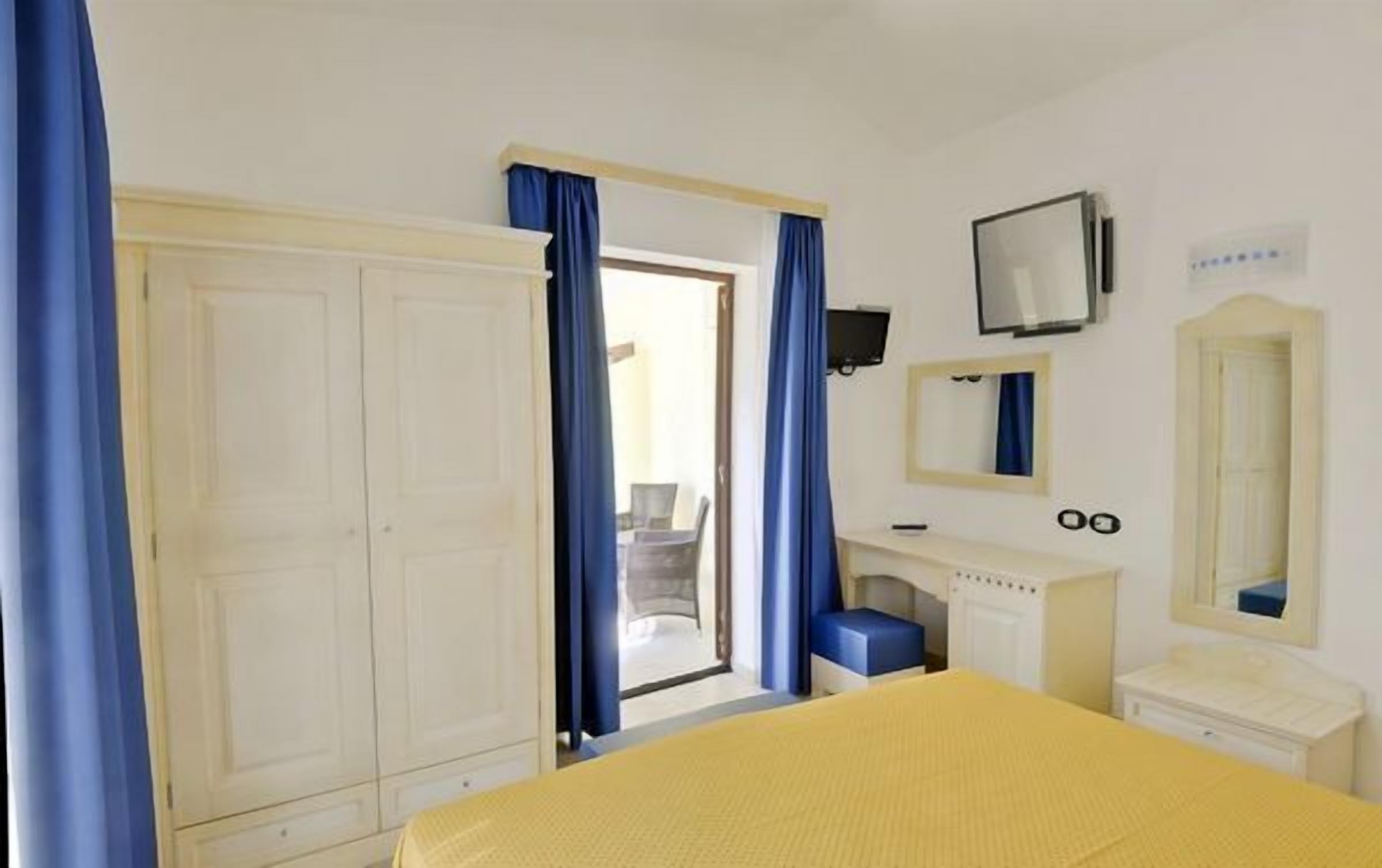 Dobbelt- eller tomannsrom – classic | Minibar, safe på rommet, barnesenger og wi-fi (inkludert)