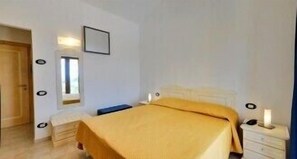 Classic Double or Twin Room | Minibar, in-room safe, cribs/infant beds, free WiFi