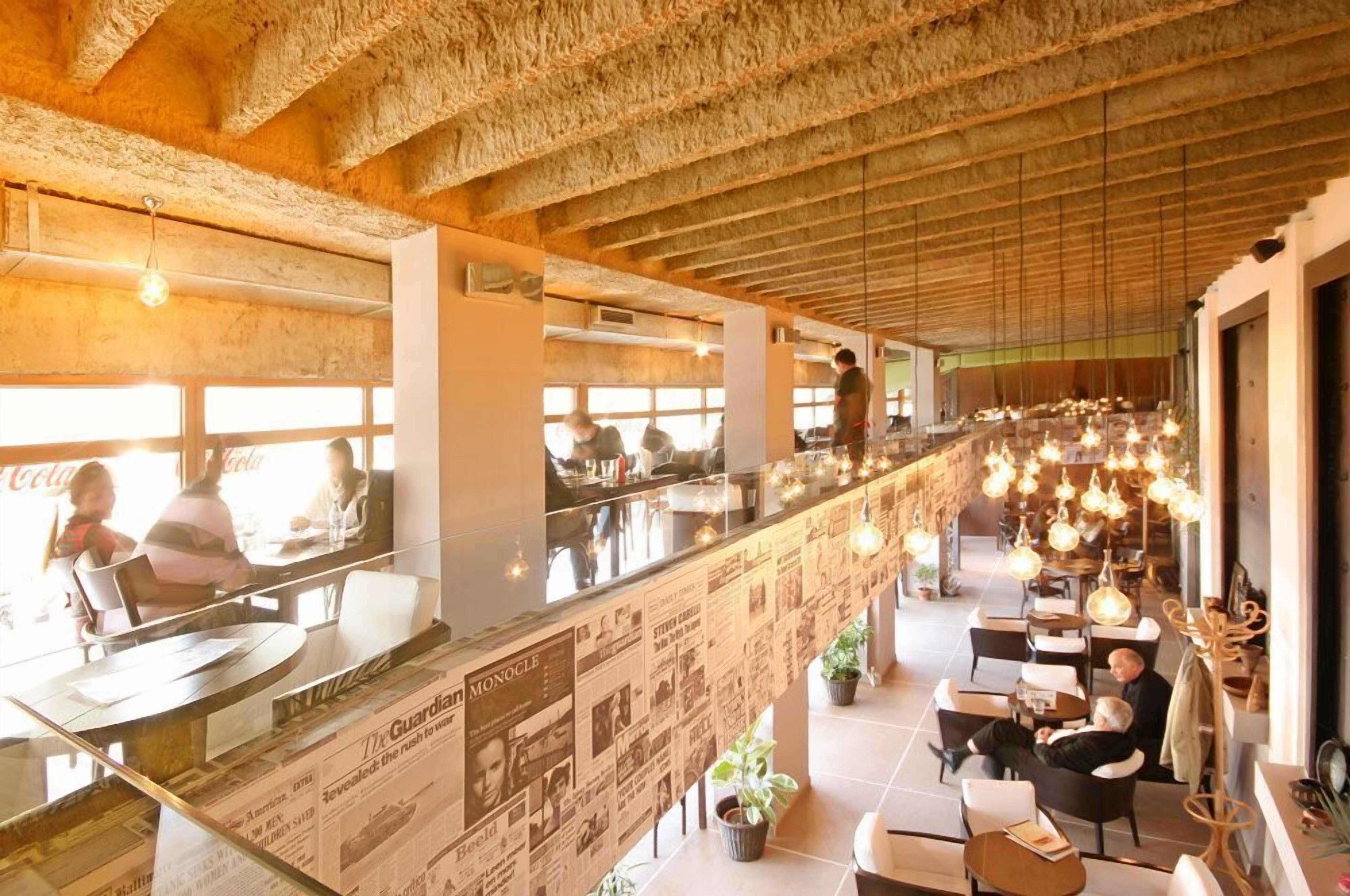 breakfast, lunch, dinner served; fusion cuisine