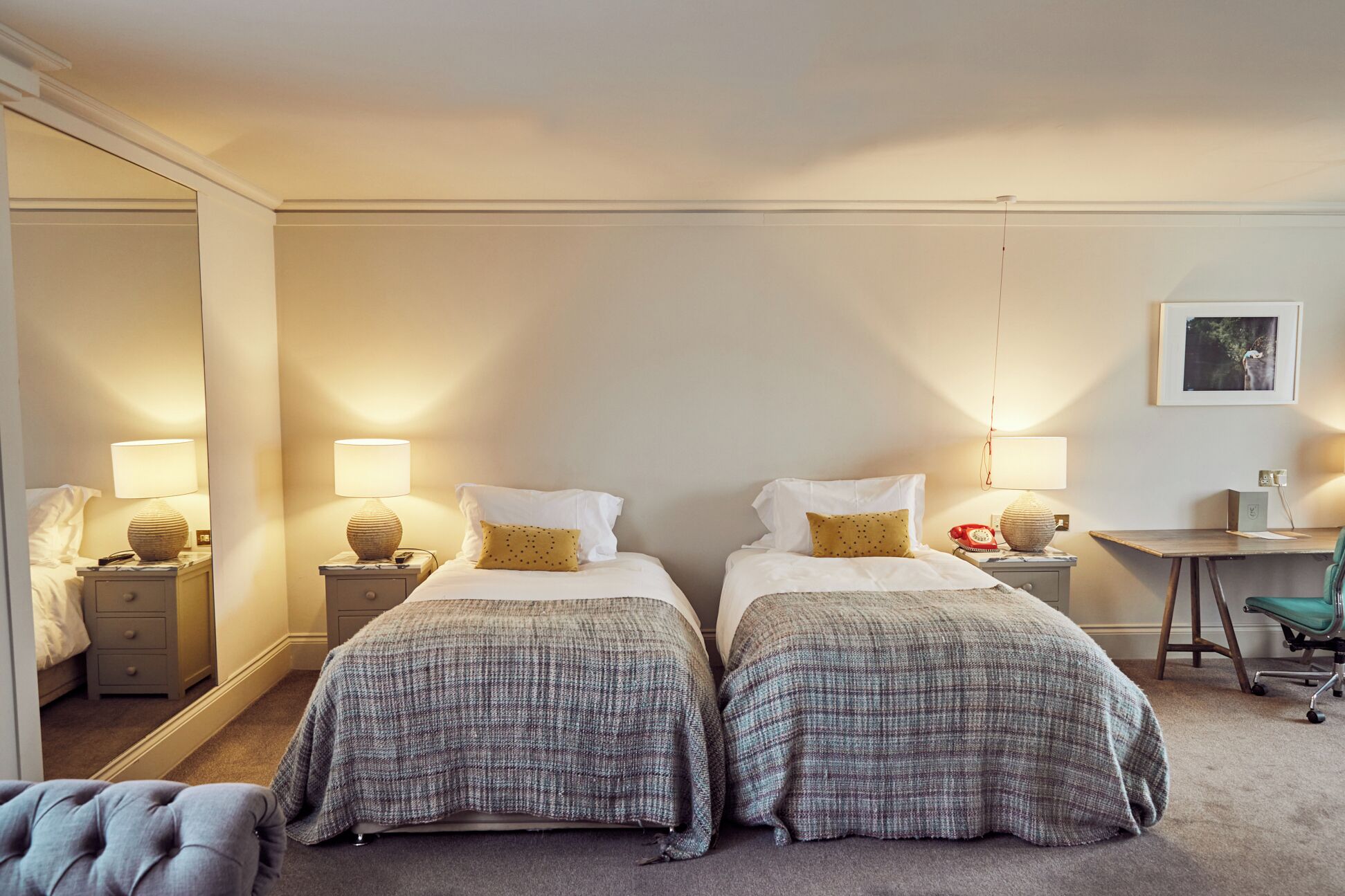 ملاءات للفراش لا تسبب الحساسية ومأكولات ومشروبات مجانية في الميني بار