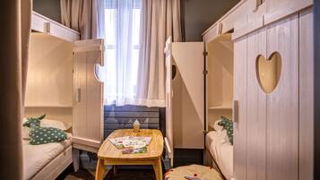 Clocktower Family Suite | Children's theme room