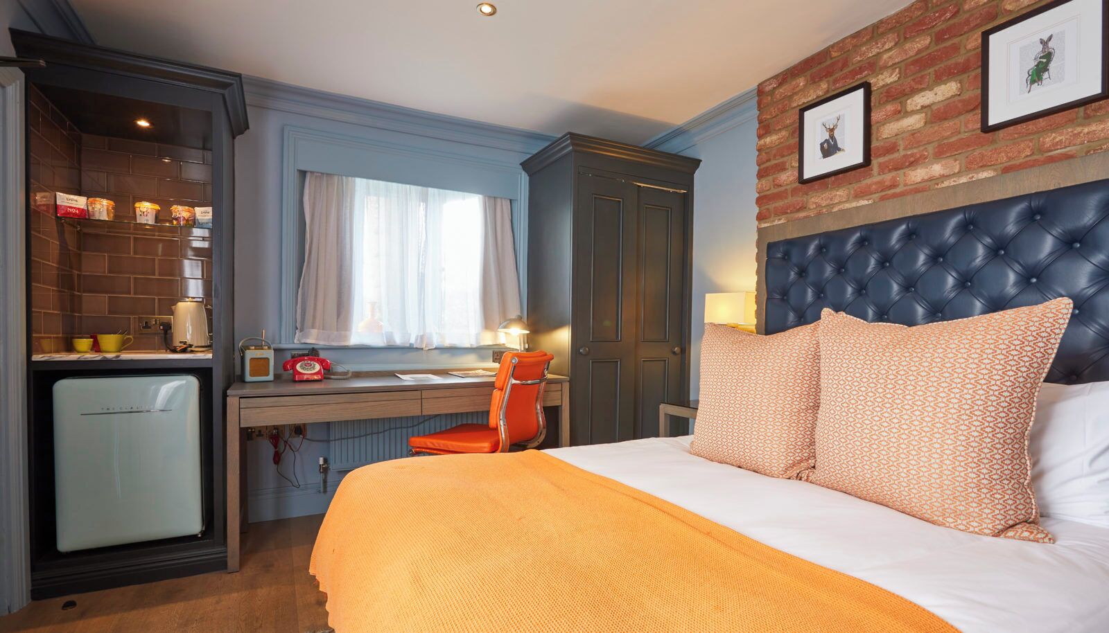 ملاءات للفراش لا تسبب الحساسية ومأكولات ومشروبات مجانية في الميني بار