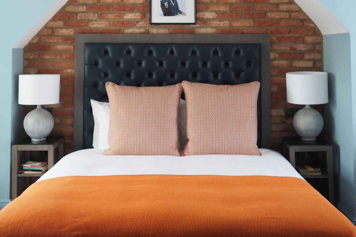 Coach House Apartment Suite | Ropa de cama hipoalergénica y artículos del minibar gratis