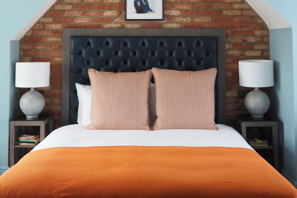 Coach House Apartment Suite | 1 bedroom, hypo-allergenic bedding, free minibar items, in-room safe