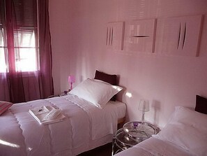 Double Room | Iron/ironing board, rollaway beds, free WiFi