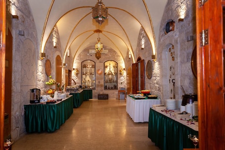 Lunch, dinner, brunch served; international cuisine, alfresco dining . Azzahra Boutique Hotel & Restaurant - Jerusalem