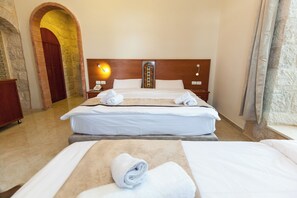 Minibar, in-room safe, free WiFi - Azzahra Boutique Hotel & Restaurant - Jerusalem (Jerusalem)