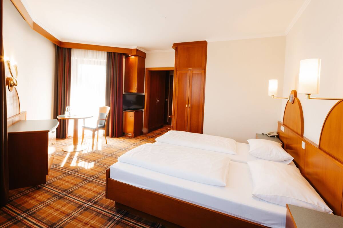 Doppelzimmer Budget | 客房内保险箱、办公桌、熨  斗/熨板、免费婴儿床