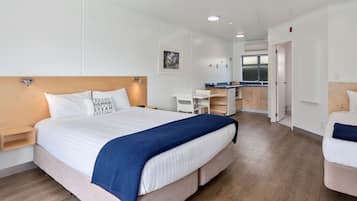 Deluxe Studio (Twin) | Iron/ironing board, cots/infant beds, free WiFi, bed sheets