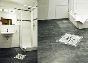 Shower, free toiletries, hair dryer, towels - Hotel an der Hörn (Kiel)