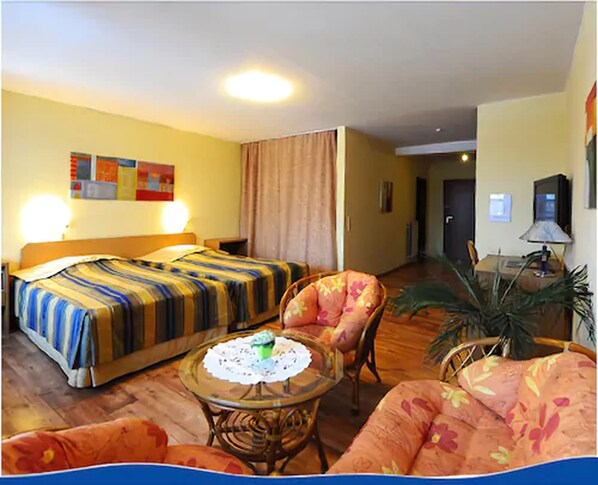 Minibar, desk, free WiFi