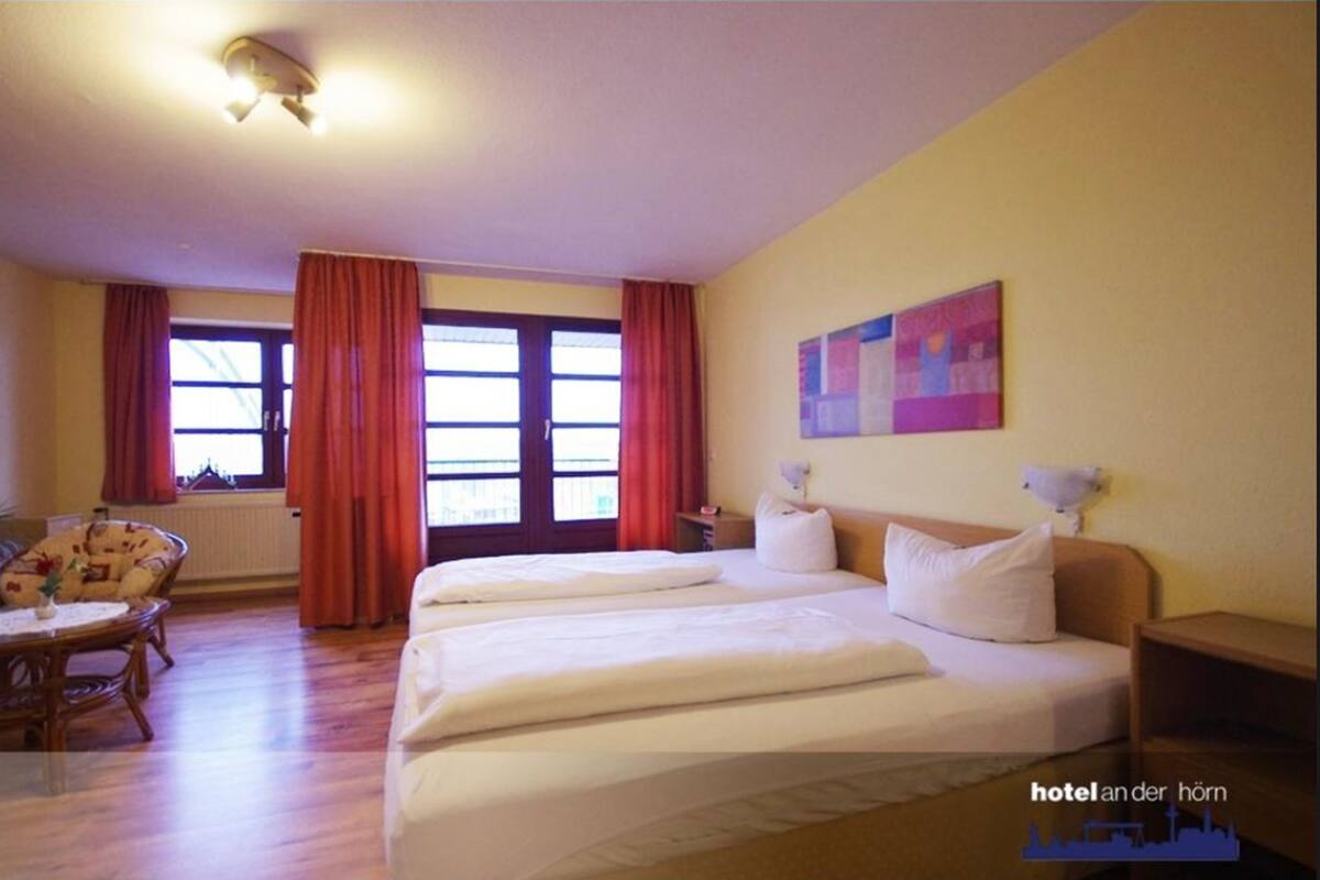 Minibar, desk, WiFi (free)