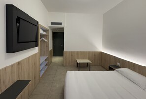 Doppia Classic | 4 camere, una scrivania, culle/letti per bambini (a pagamento)