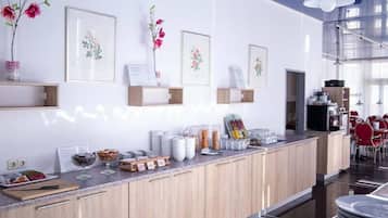 Free daily buffet breakfast