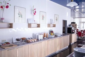 Free daily buffet breakfast