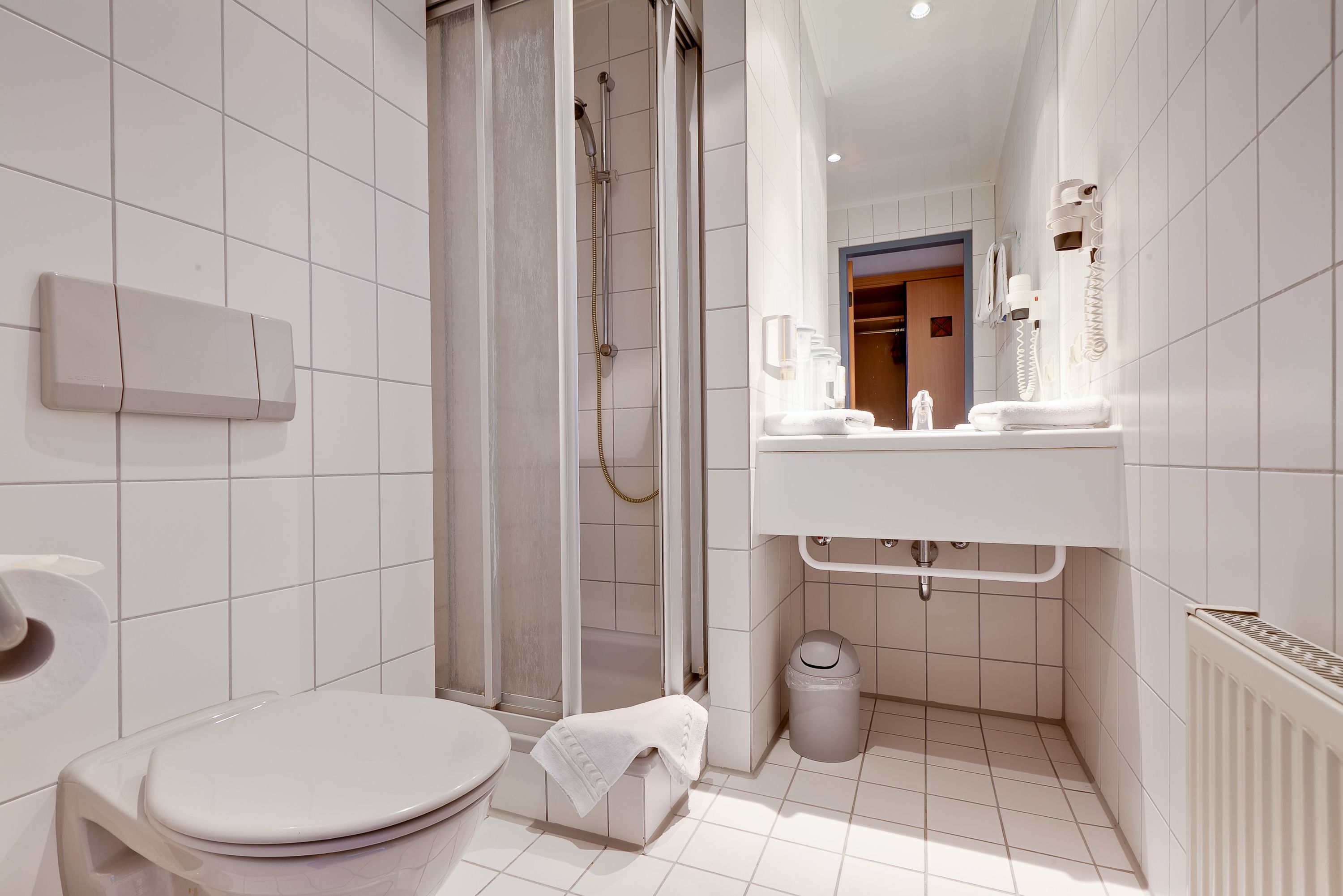 Dusche, Haartrockner, Handtücher