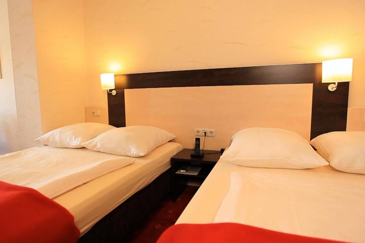 triple room | desk, blackout curtains, soundproofing, free wifi